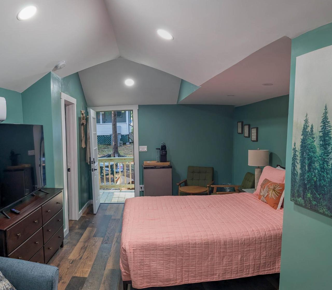 Hinckleys Dreamwood Cottages photo 3