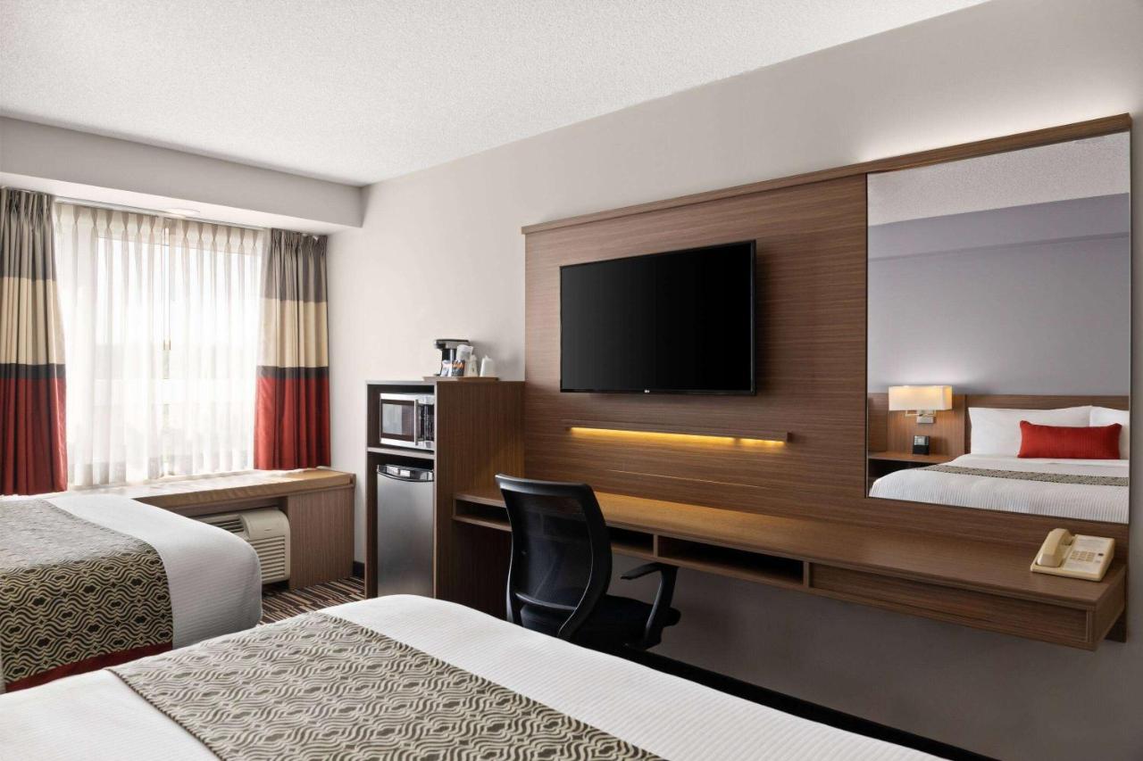 Microtel Inn & Suites By Wyndham Kirkland Lake photo 2