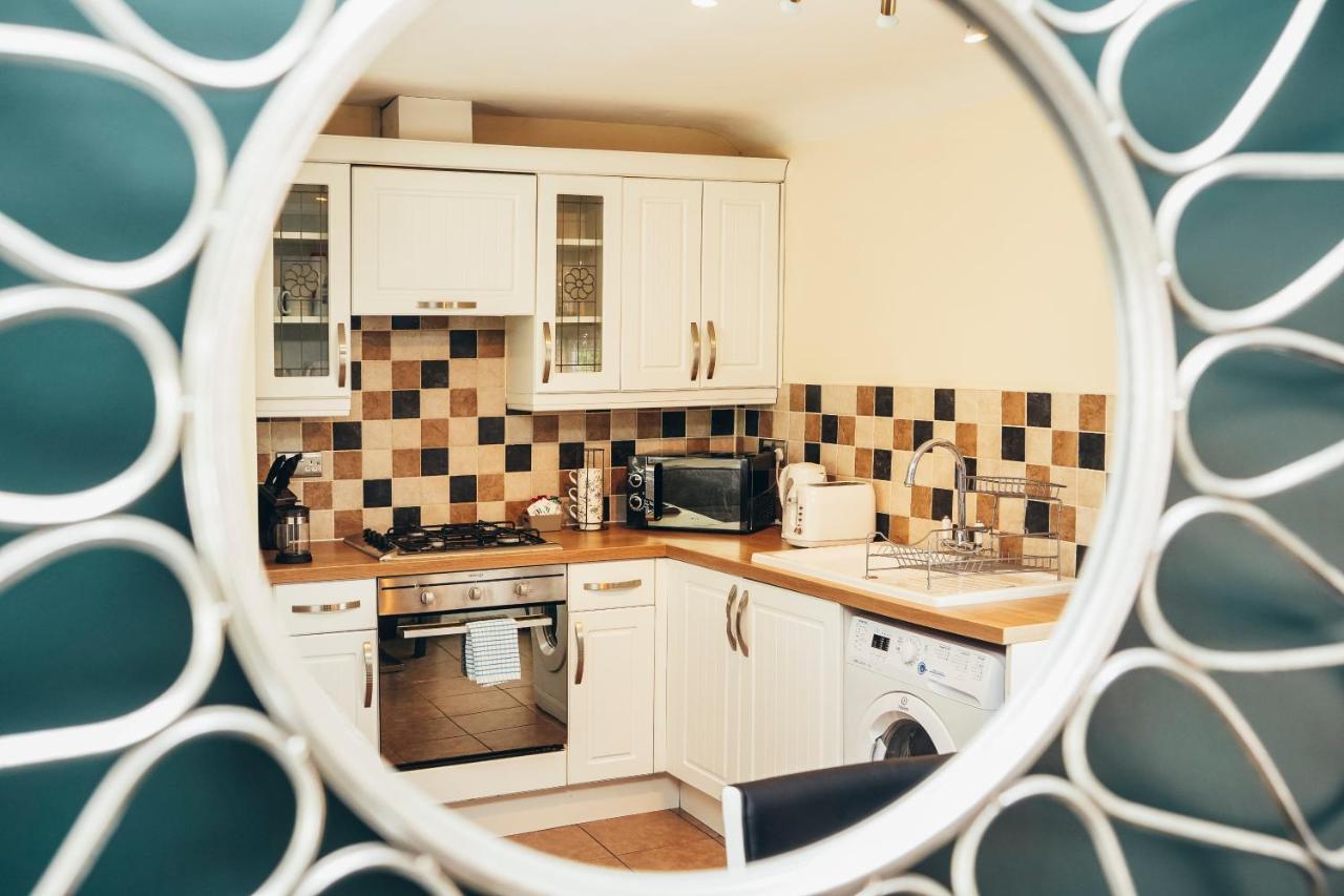 Large Apartments next to East Midlands Airport with Free Gated Parking! - 4