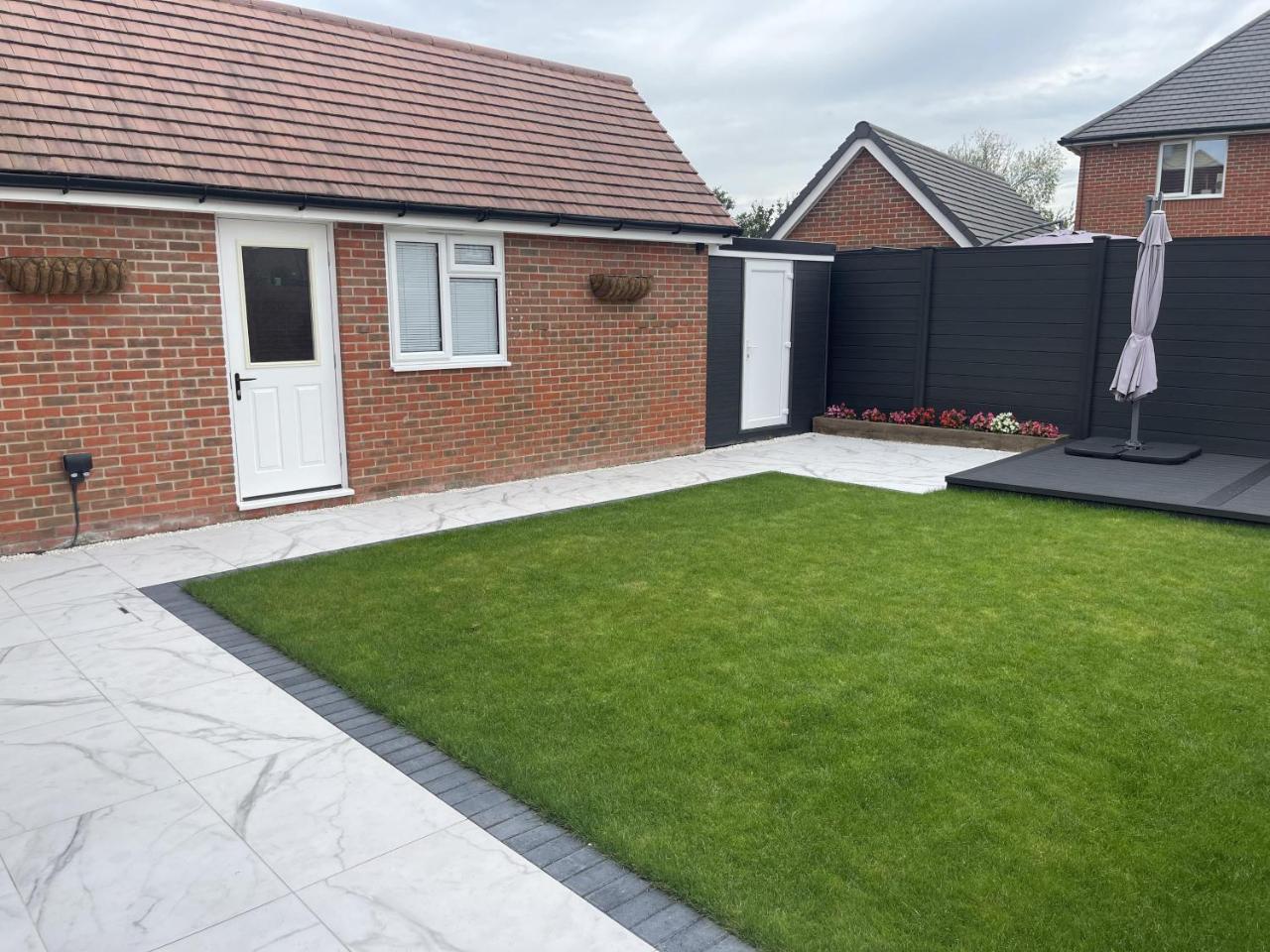 Modern-luxury 1bedroom-EnsuiteBathroom-Garden-Wifi - 6