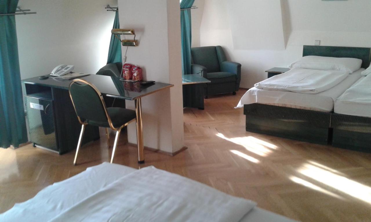 Hotel Bara Budapest photo 2