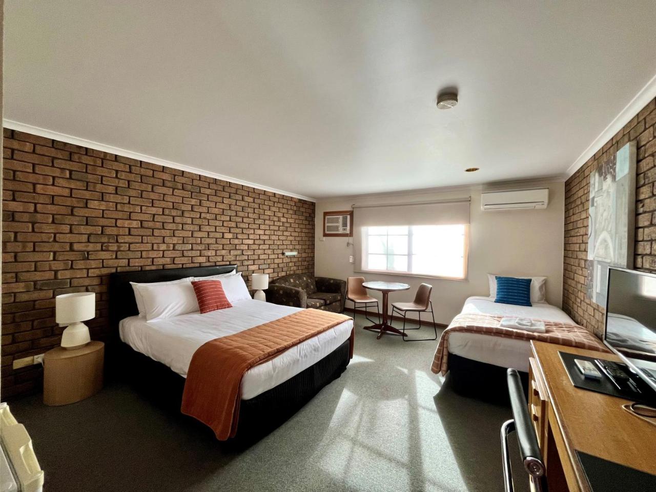 City Colonial Motor Inn photo 3