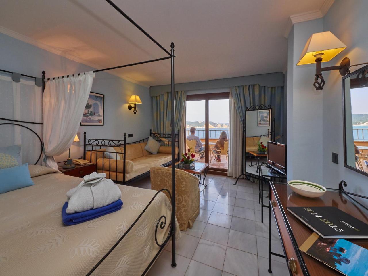Hotel Petit Cala Fornells - 2