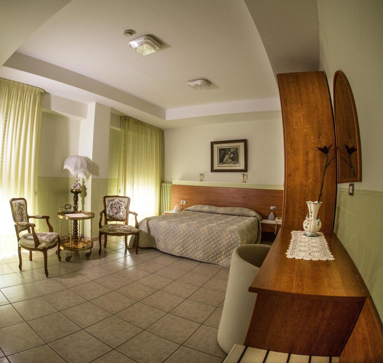 Photo - Tourist Hotel