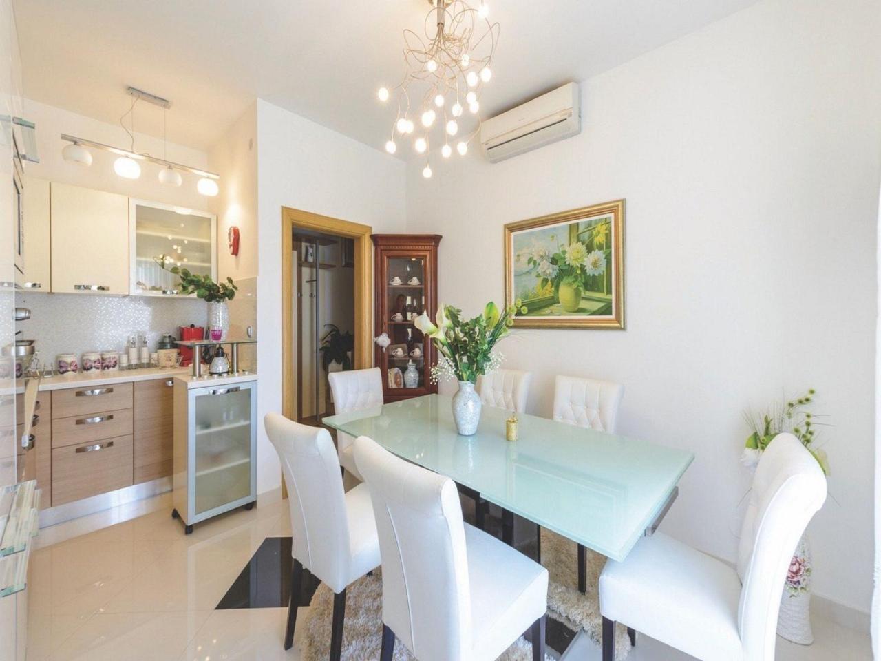 Apartment Viva la Vita - Two-Bedroom Apartment with Shared Pool - 3