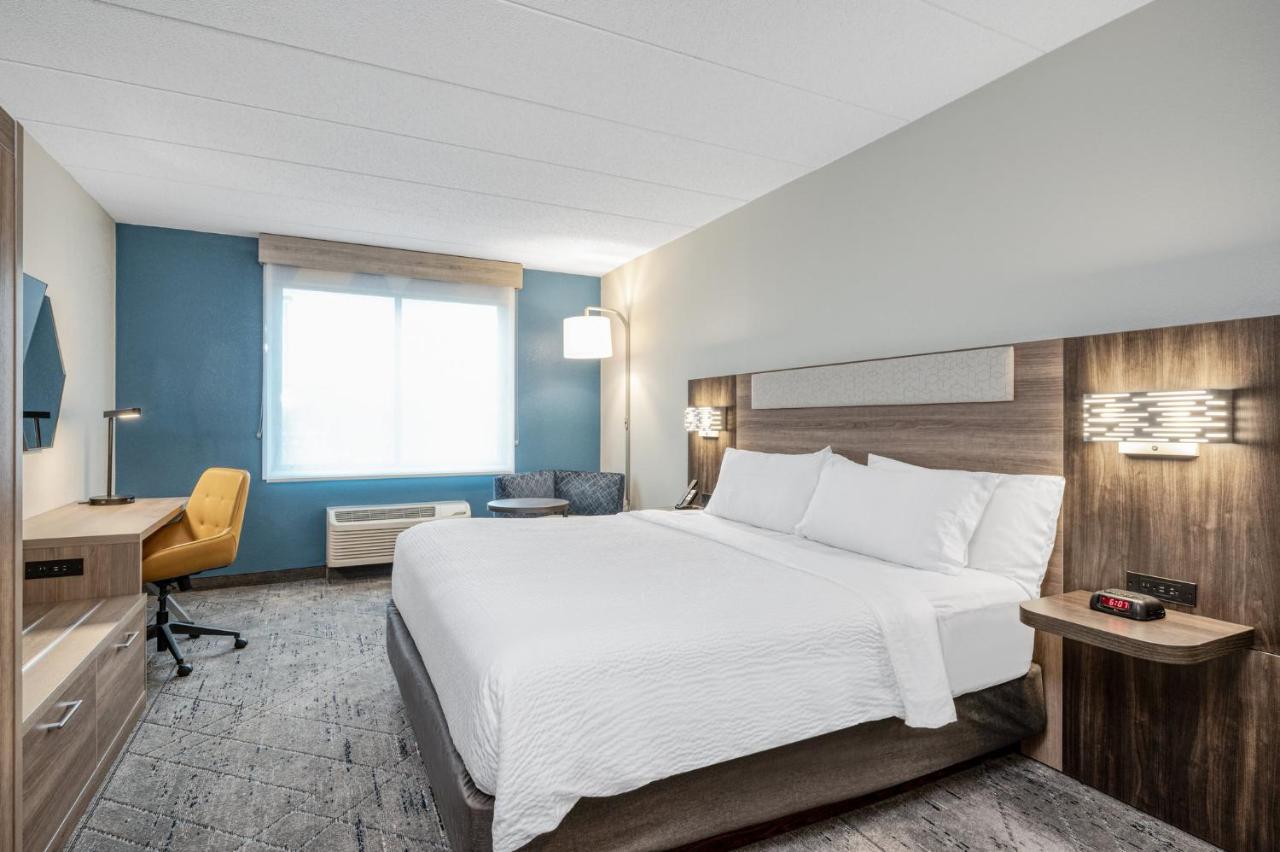 Holiday Inn Express Hotel & Suites Columbus Airport By IHG photo 3