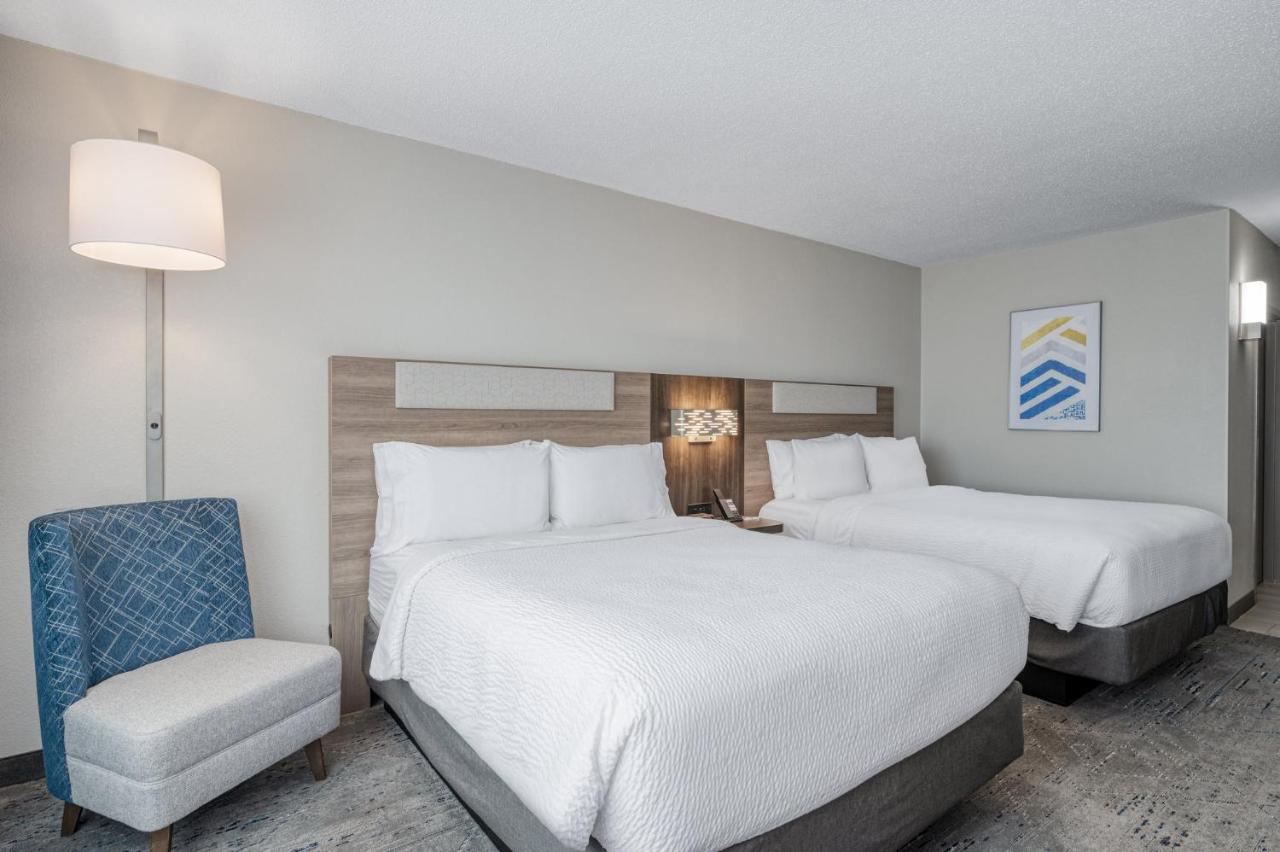 Holiday Inn Express Hotel & Suites Columbus Airport By IHG photo 2