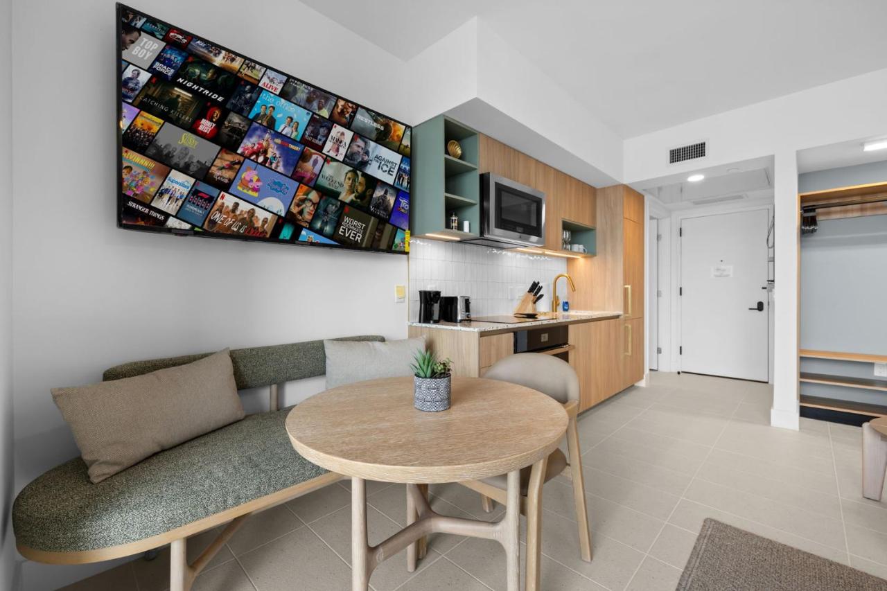 Ultimate Elegance Studio with Panoramic City Views - 5