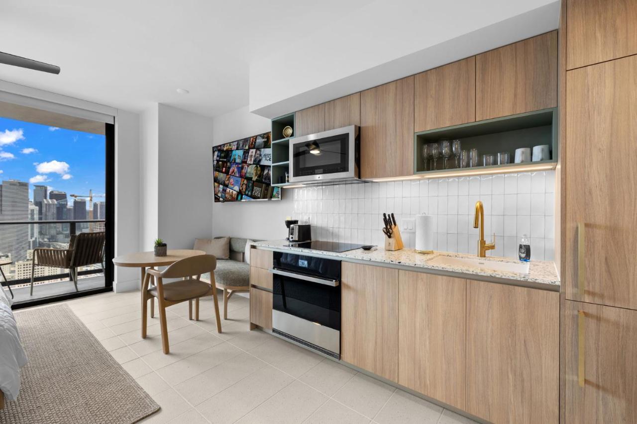 Ultimate Elegance Studio with Panoramic City Views - 4