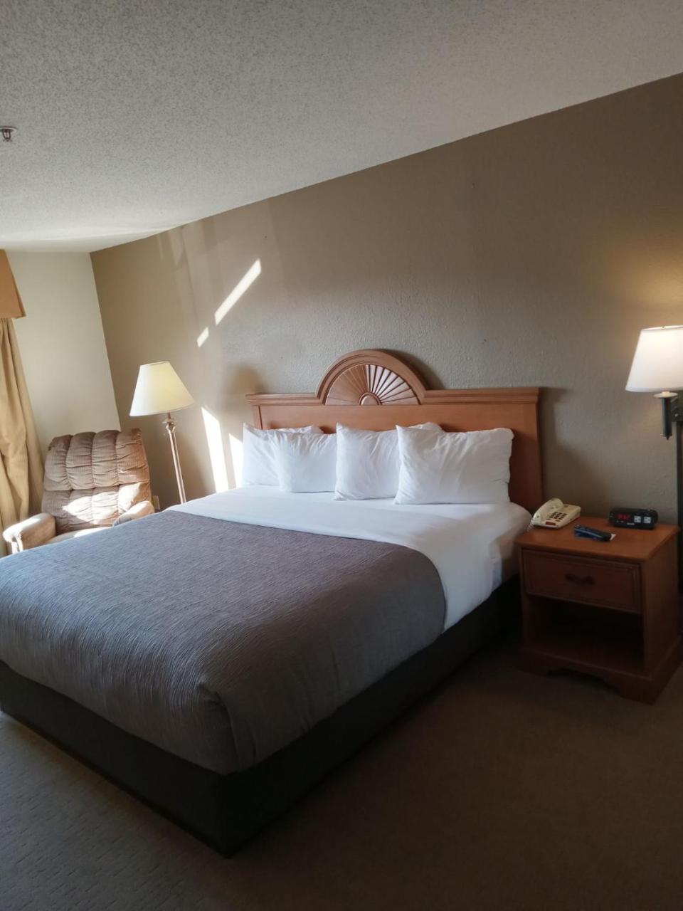 Quality Inn Huntington University Area photo 2
