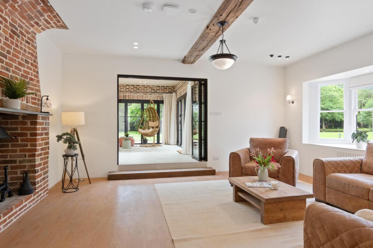 The Manor at Minstrel Court - 3