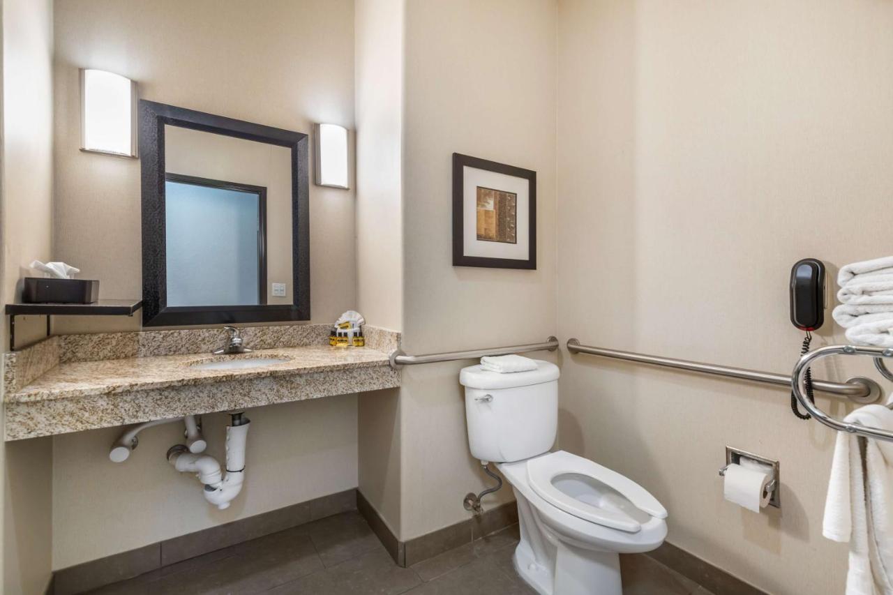 Best Western Plus Lackland Hotel & Suites photo 3