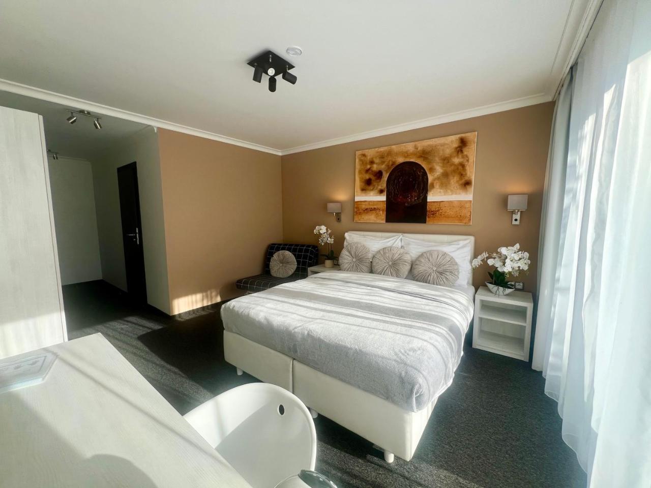 Grand Petit Hotel photo 2