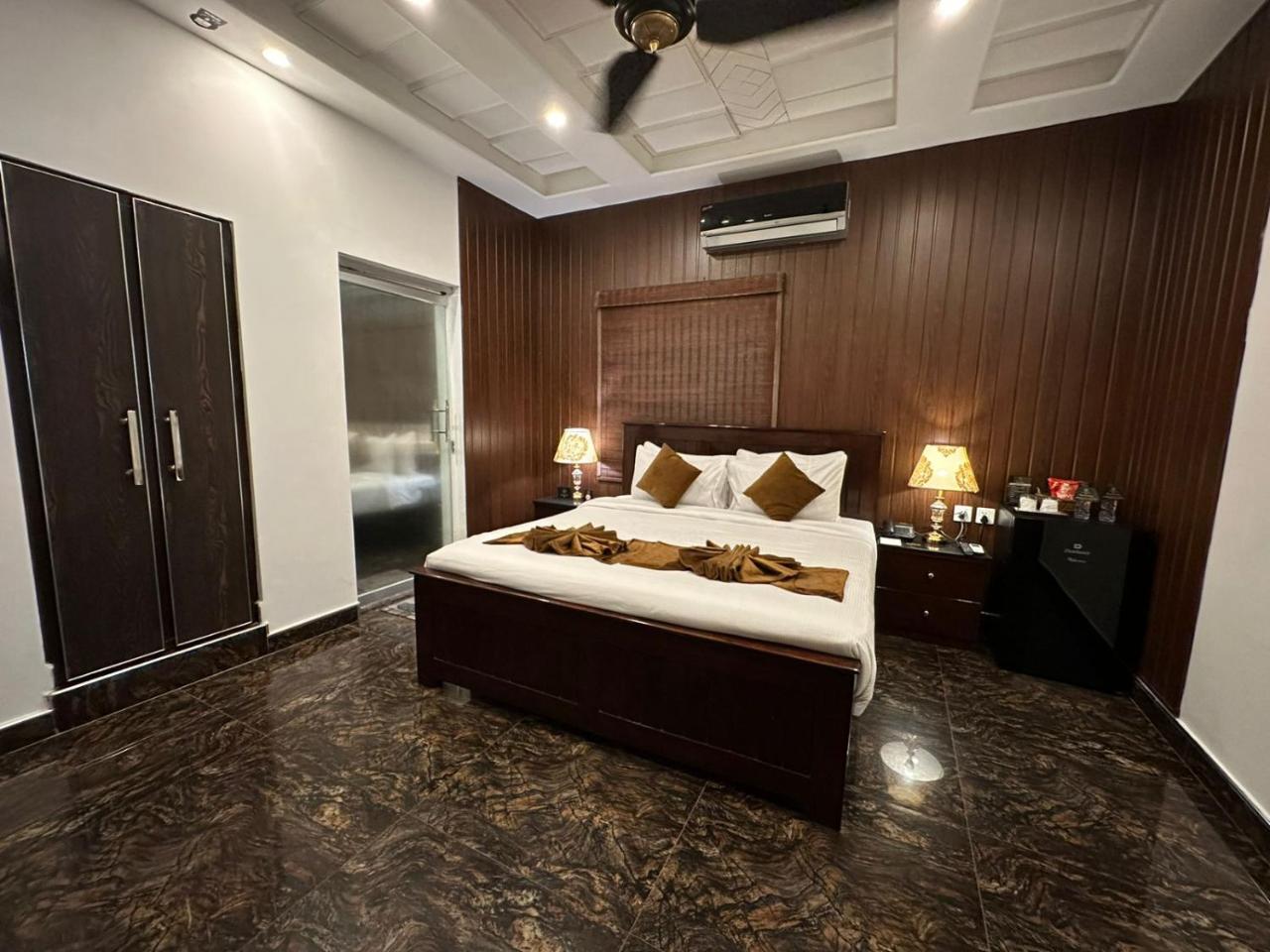 Lawrence View Hotel, Lahore photo 2