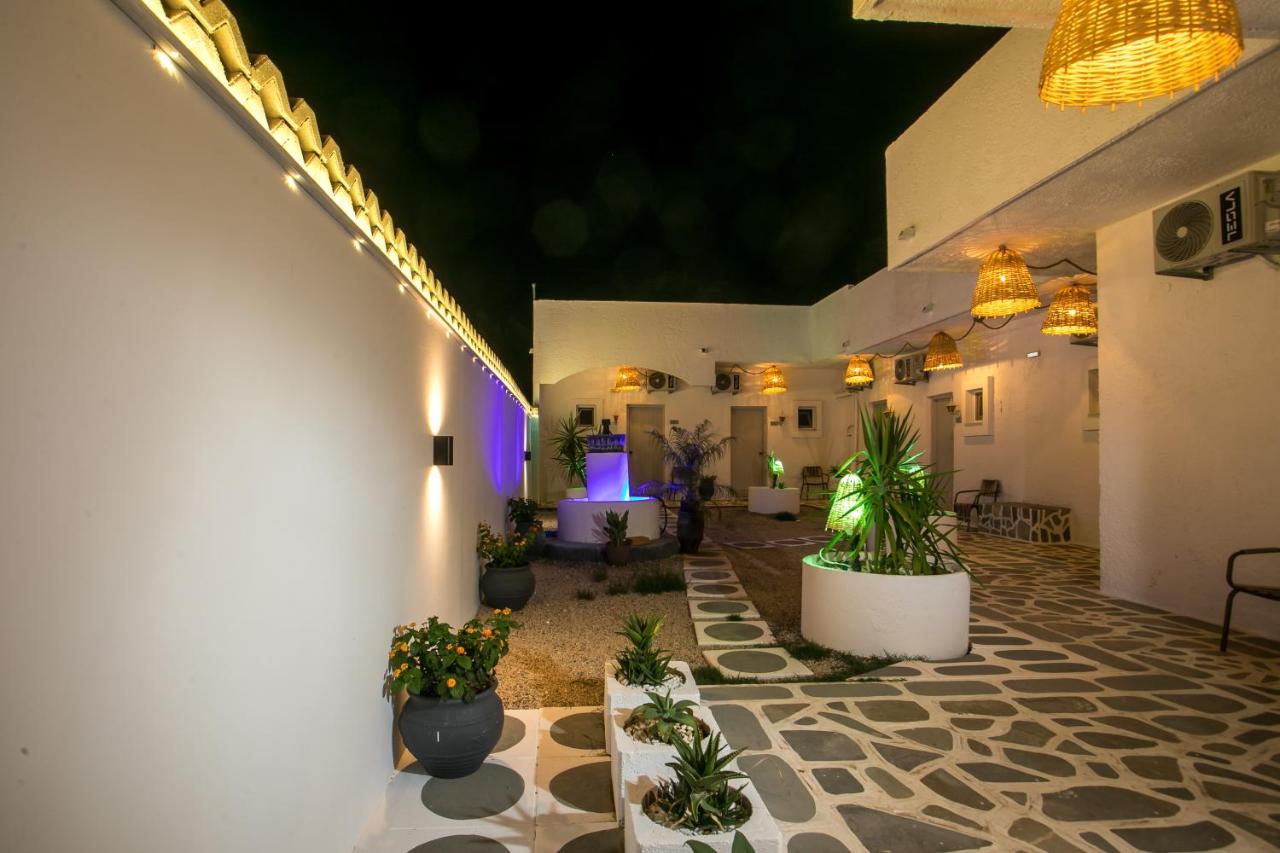 CASA MIKELE by Sarikas - SEA SIDE SUITES and STUDIOS -adults only