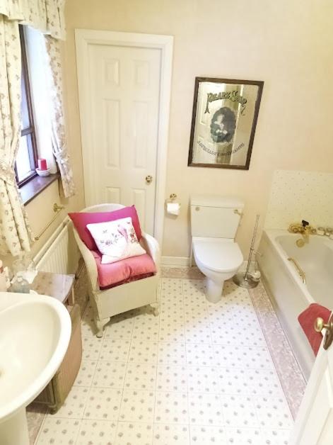 Pinewood Lodge Guest House - 3