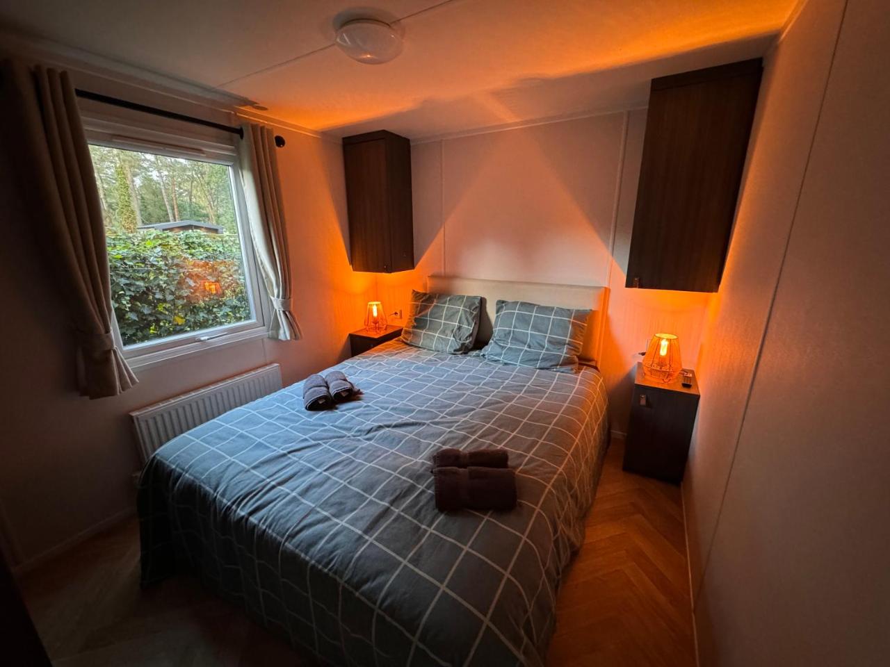VELUWSHOF HOENDERLOO HOLIDAYS Luxe Holidayhomes with PRIVATE JACUZZI'S - SwimmingPool - Tennis Court - Bowling - Supermarket an photo 4
