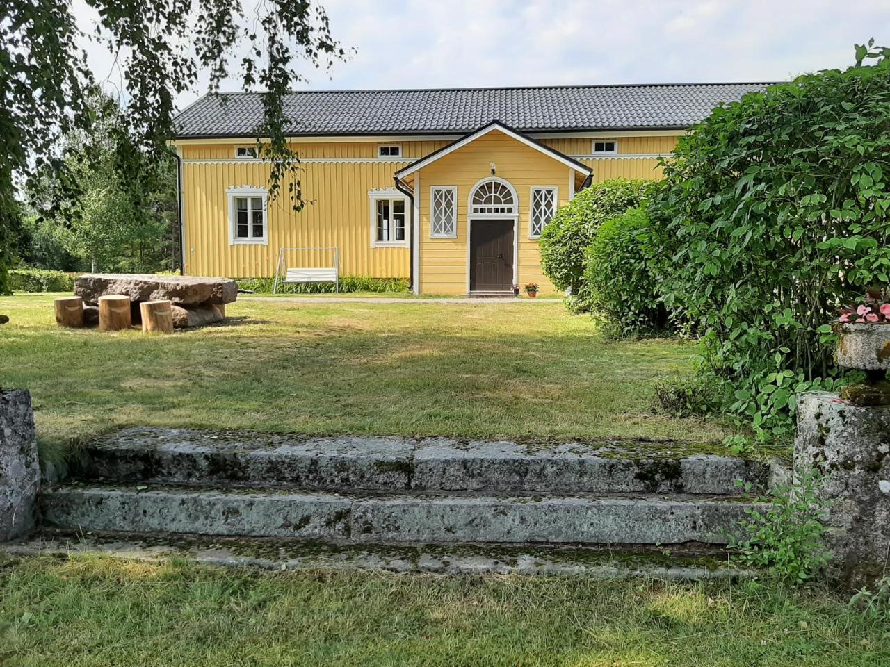 Maalaistalon päärakennuksessa asunto - 2