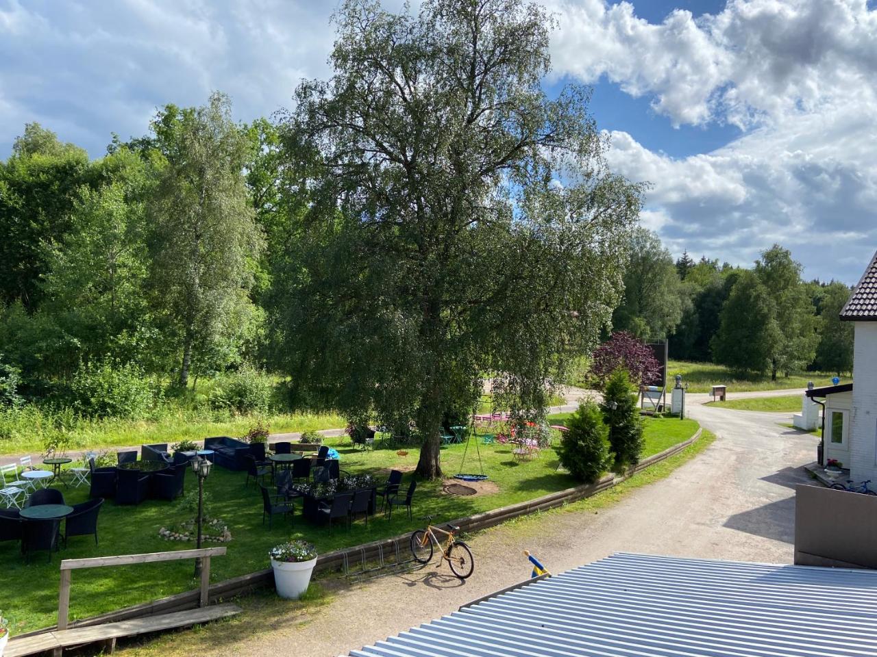 Stor lägenhet ovanpå café ute på landet - 4