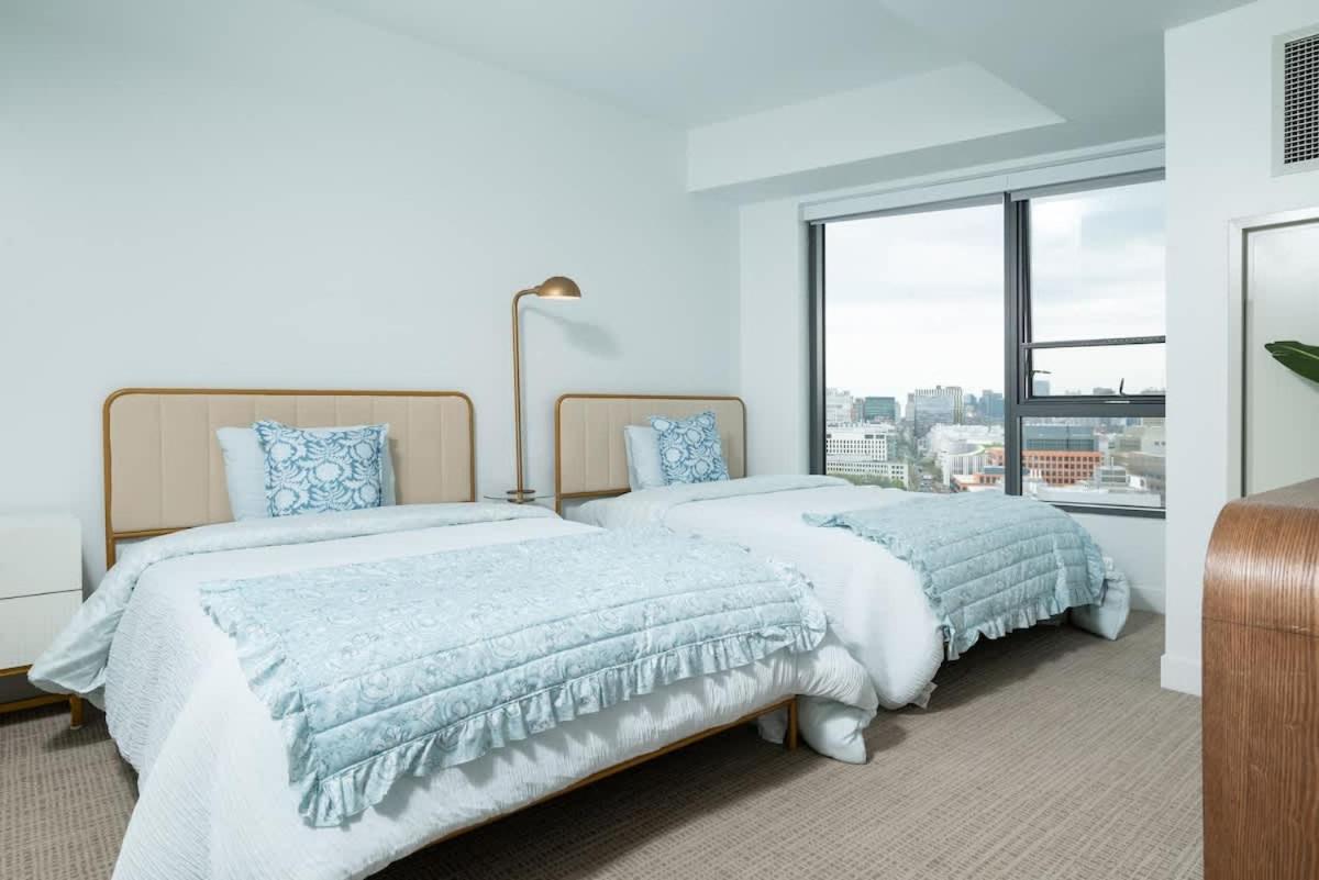 Central Serene Penthouse w King bed GYM Parking - 3