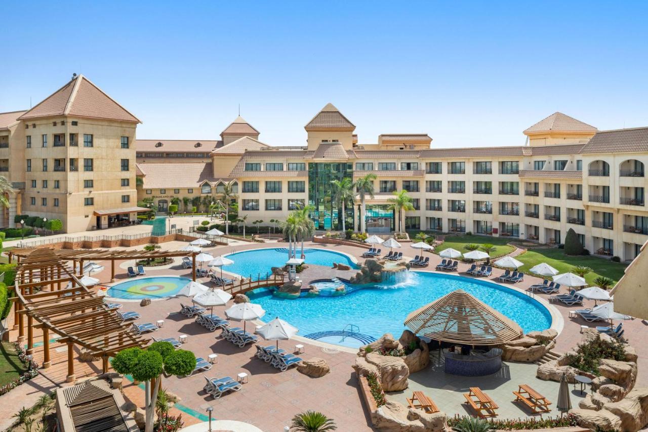 Hilton Pyramids Golf Thumbnail