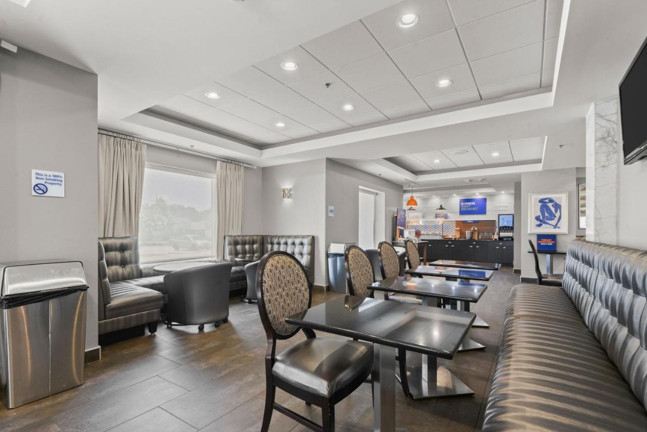Holiday Inn Express Gonzales By IHG photo 3