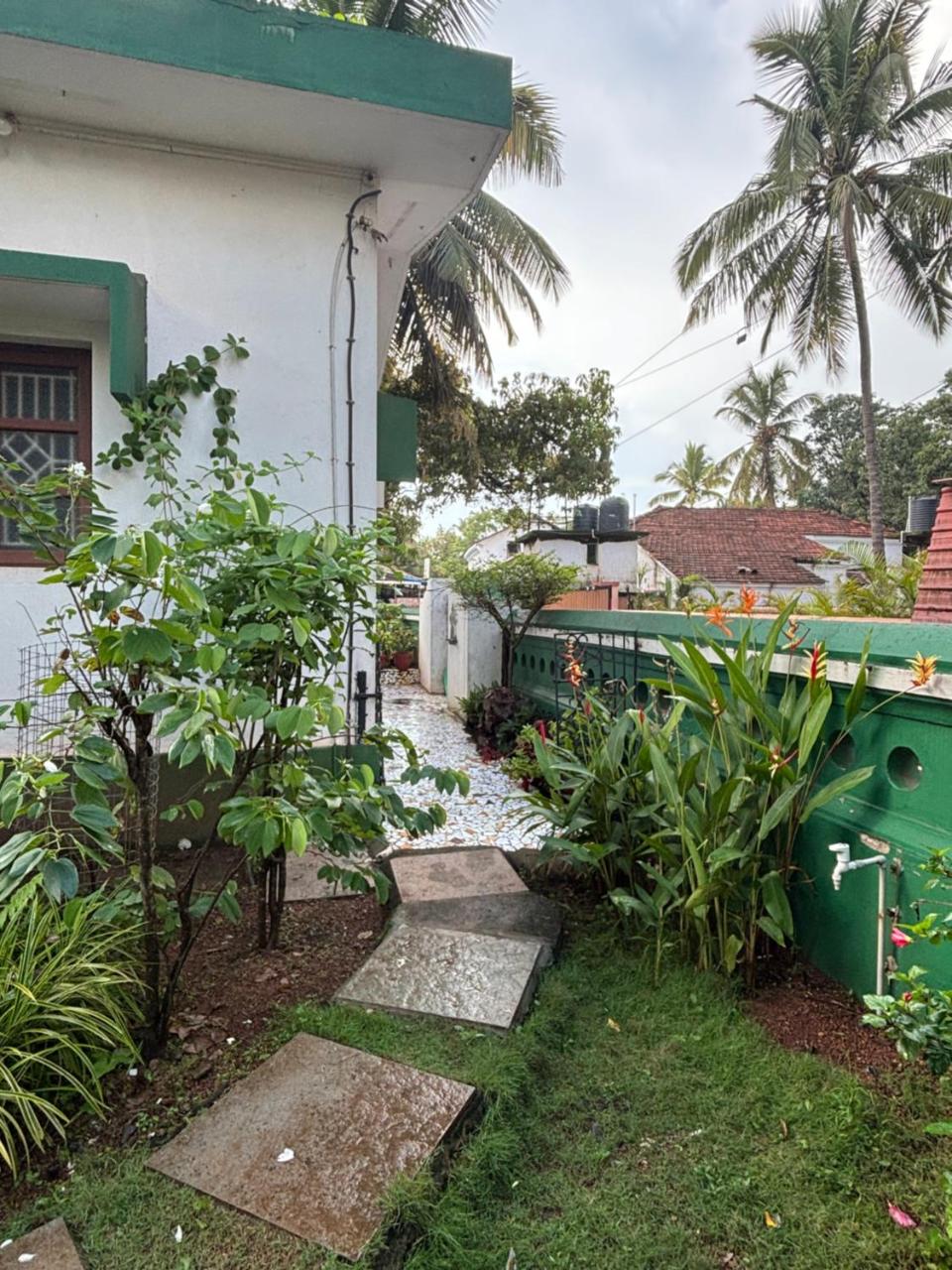 Angelina guest house, Anjuna Beach Road