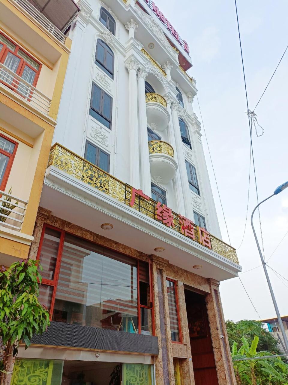 Thịnh Hotel