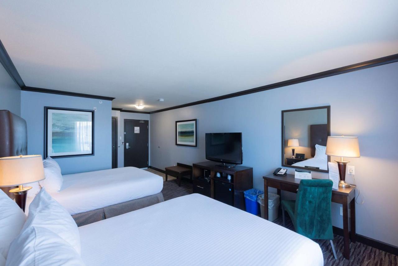 Prestige Treasure Cove Resort Prince George photo 2