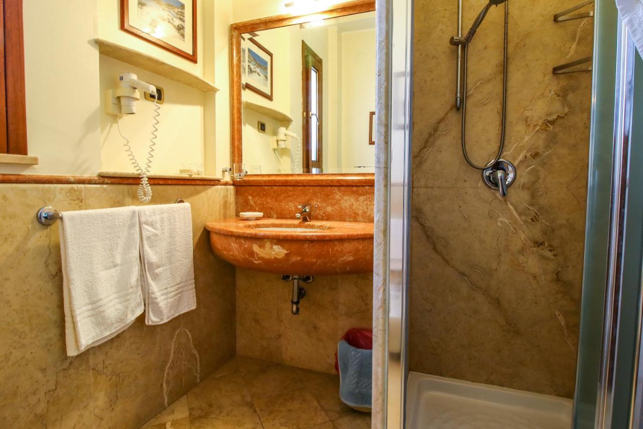 Photo - Hotel Il Faro Della Guitgia Tommasino