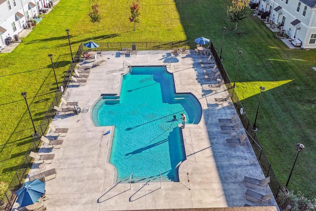 LUXURY TOWNHOME NEAR DOWNTOWN AND PENSACOLA BEACH - 4