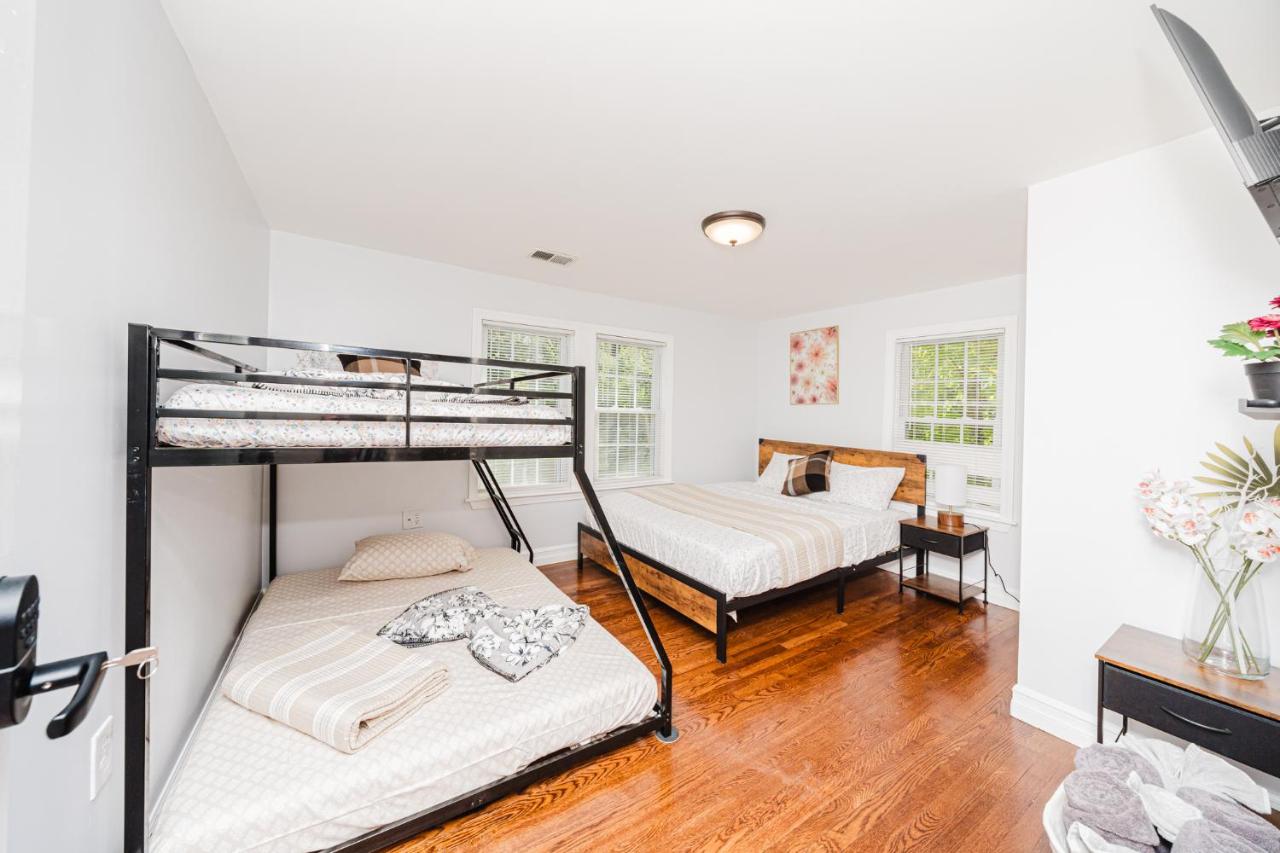 Apt 2BR Quincy Hideout w Balcony, Bathtub, TV near Wollaston Beach 74L - 3