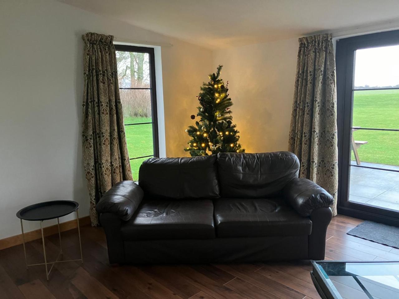 Berryhill East Steading - 3 bedroom 2 bathroom self-catering - sleeps 6 - Private off-road parking - Yard & Shed - Suit Contractors - Peterhead 1 mile - Newly Refurbished - Underfloor Heating - Drying Room - Golf Driving Range - Cafe - Extensive Footpaths - 6