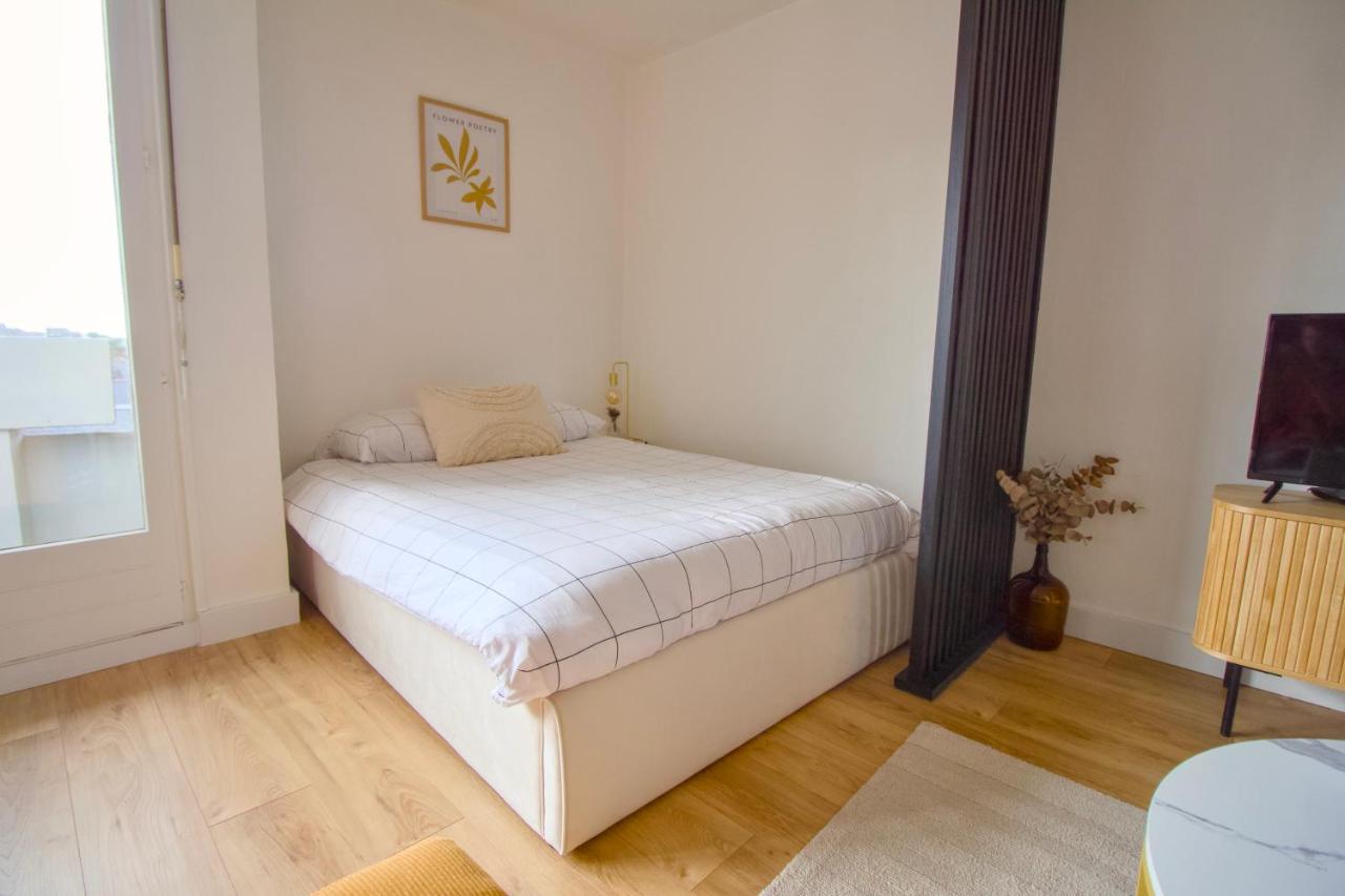 La Duché - Appartement neuf central, calme, vue sur les toits de Cherbourg et Parking, intendance Luxury Host - 2