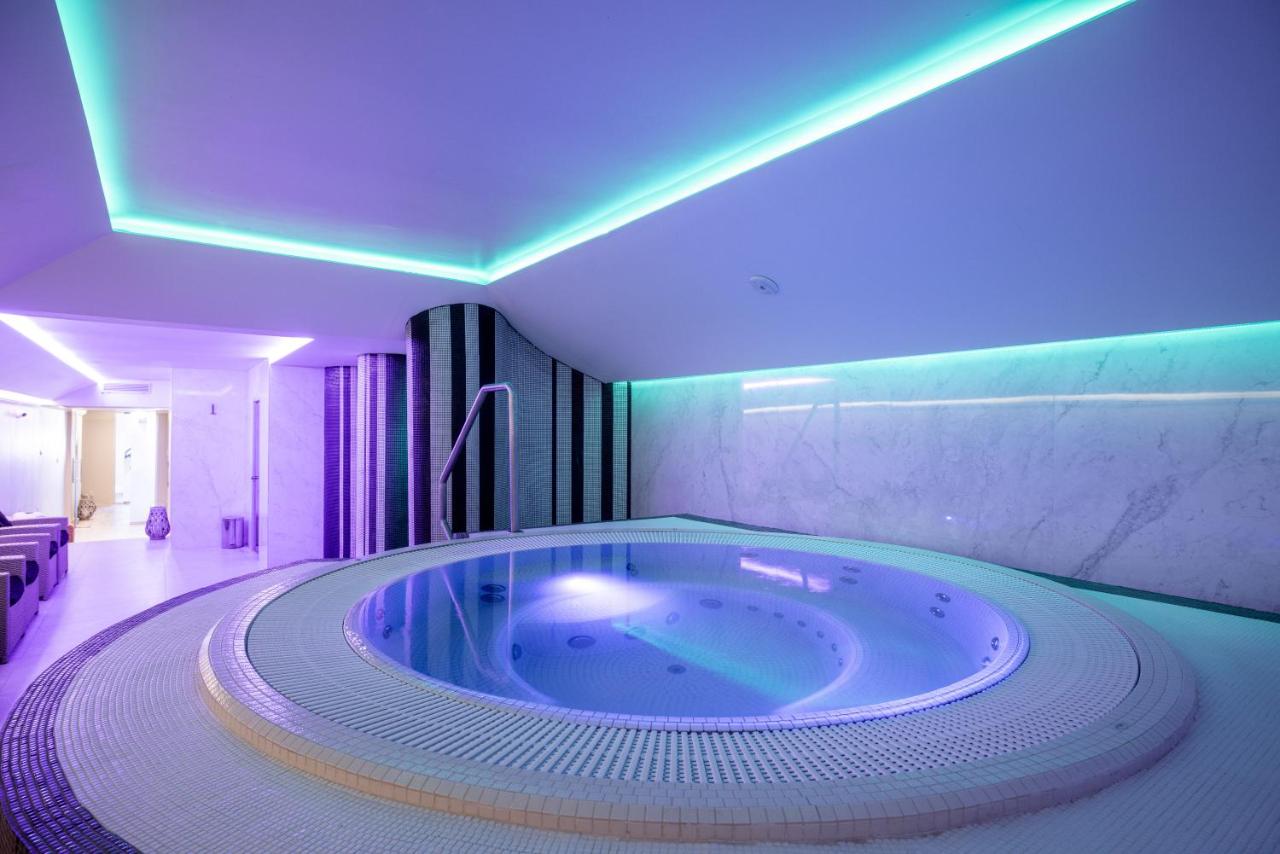 Tresor Le Palais Timisoara, Curio Collection by Hilton