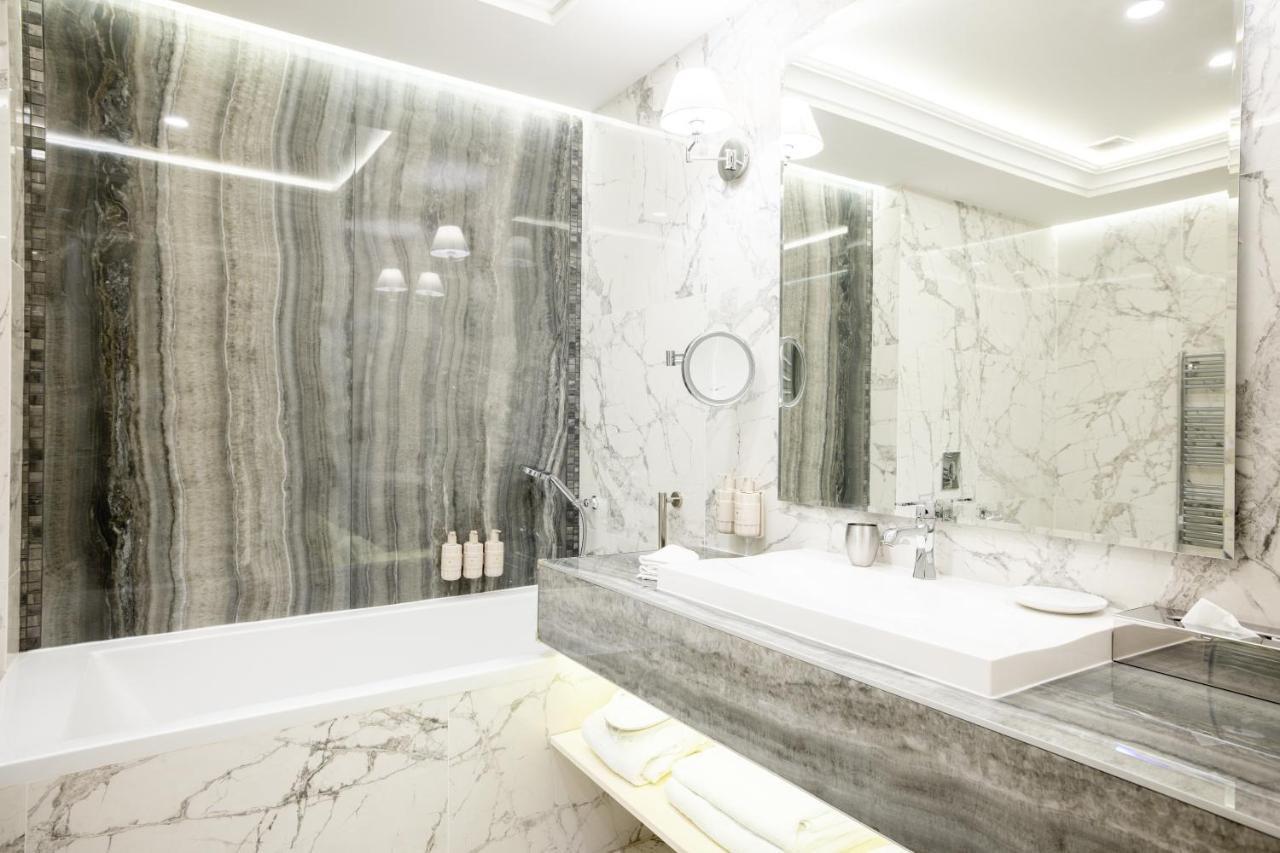 Tresor Le Palais Timisoara, Curio Collection by Hilton
