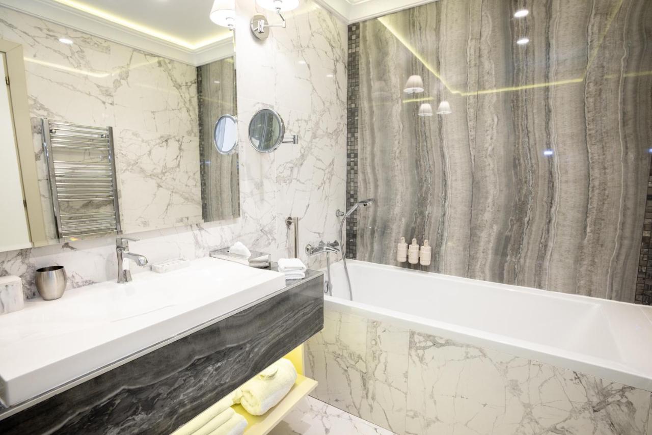 Tresor Le Palais Timisoara, Curio Collection by Hilton