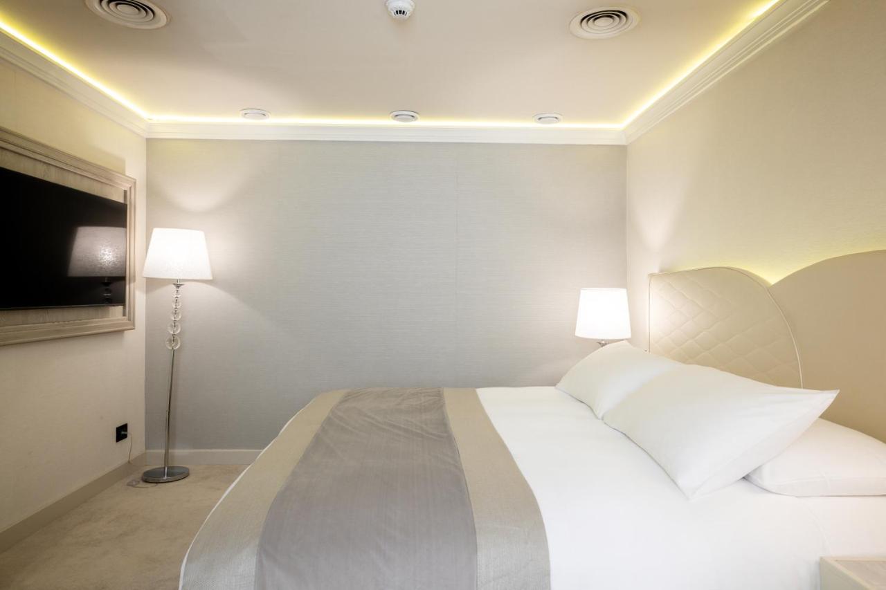 Tresor Le Palais Timisoara, Curio Collection by Hilton