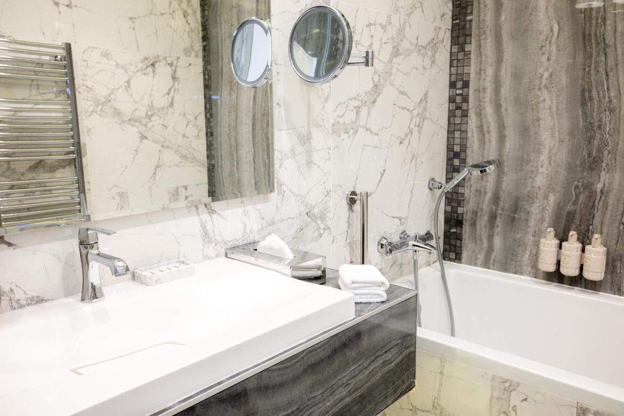 Tresor Le Palais Timisoara, Curio Collection by Hilton