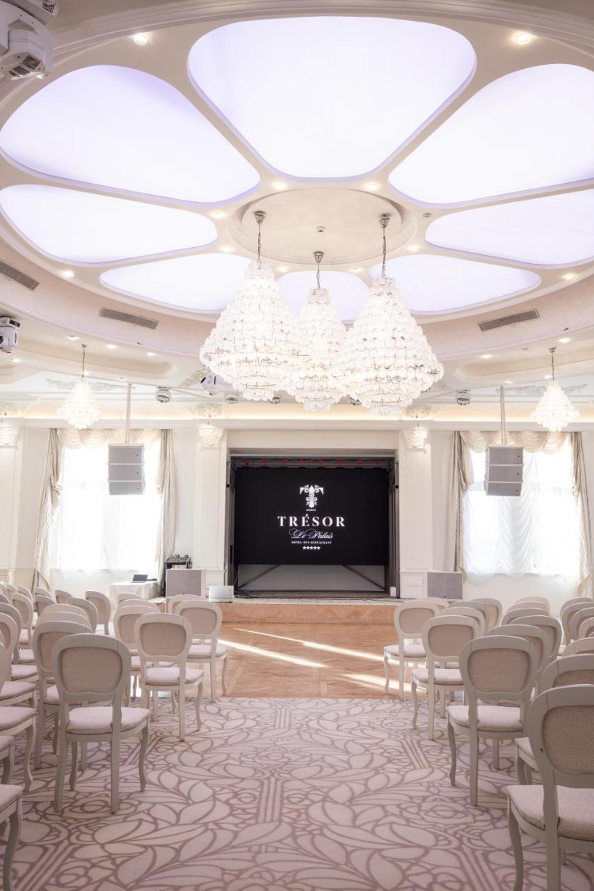 Tresor Le Palais Timisoara, Curio Collection by Hilton