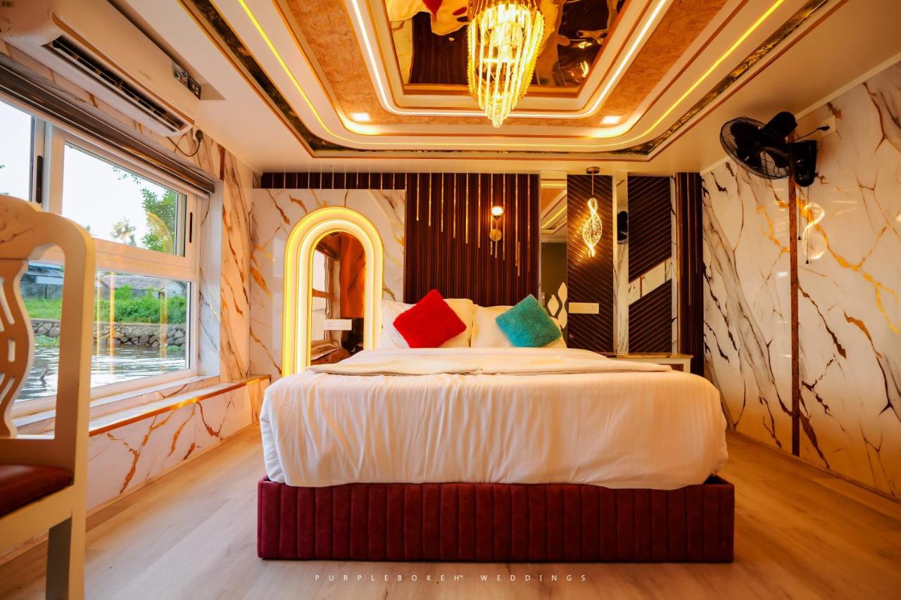 Beach Paradise Day Cruise Houseboat photo 3