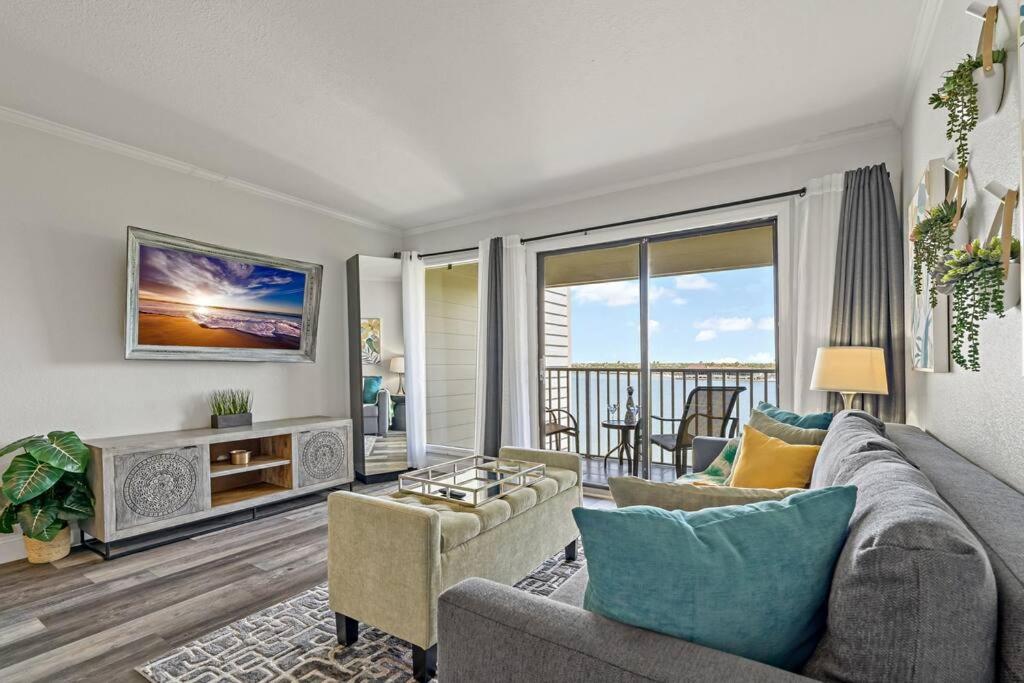 Waterfront Balcony Pool AC Smart TV - 3
