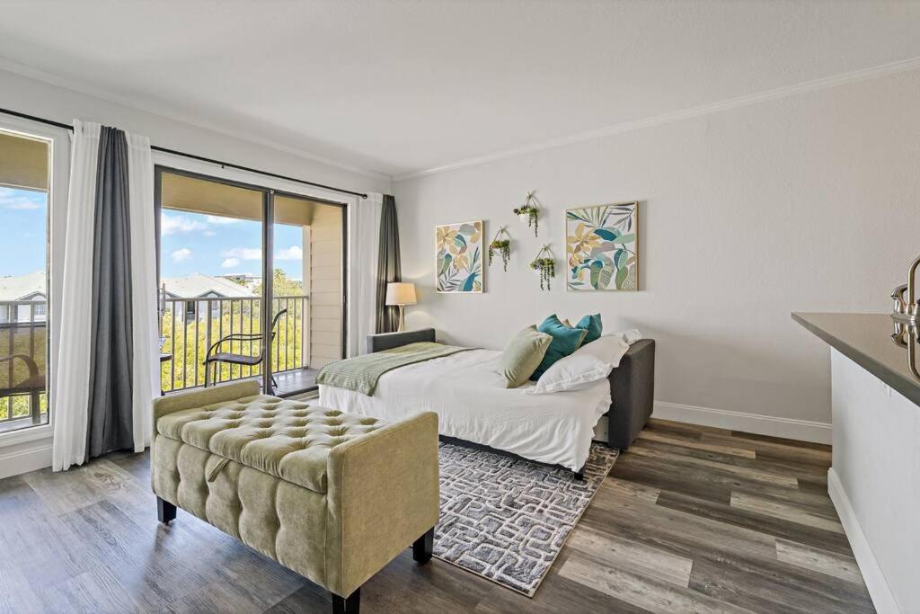 Waterfront Balcony Pool AC Smart TV - 2