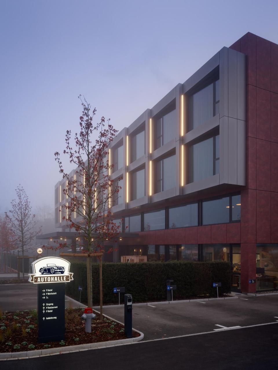 Photo - Autohalle Hotel
