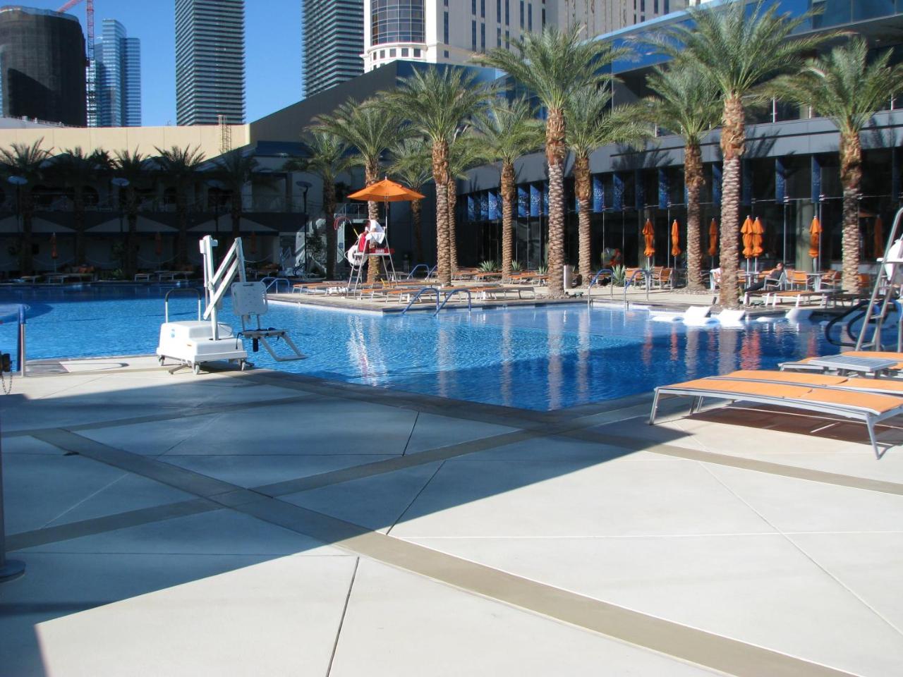Suites at Elara Las Vegas Center Strip-No Resort Fees photo 2