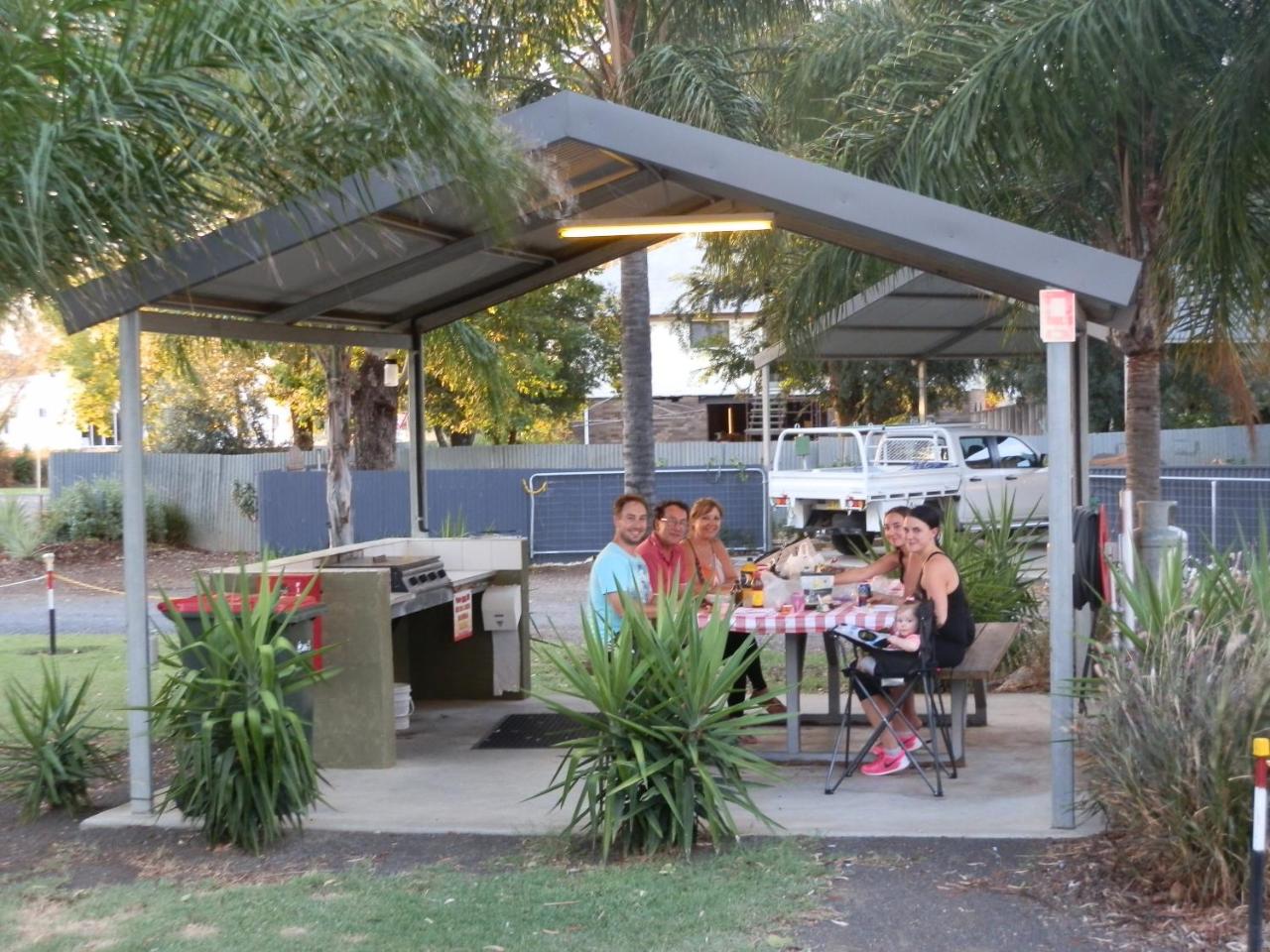 Narrabri Motel and Caravan Park photo 2