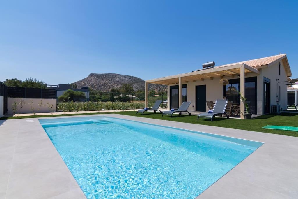 Elegant House with Private Pool - 2
