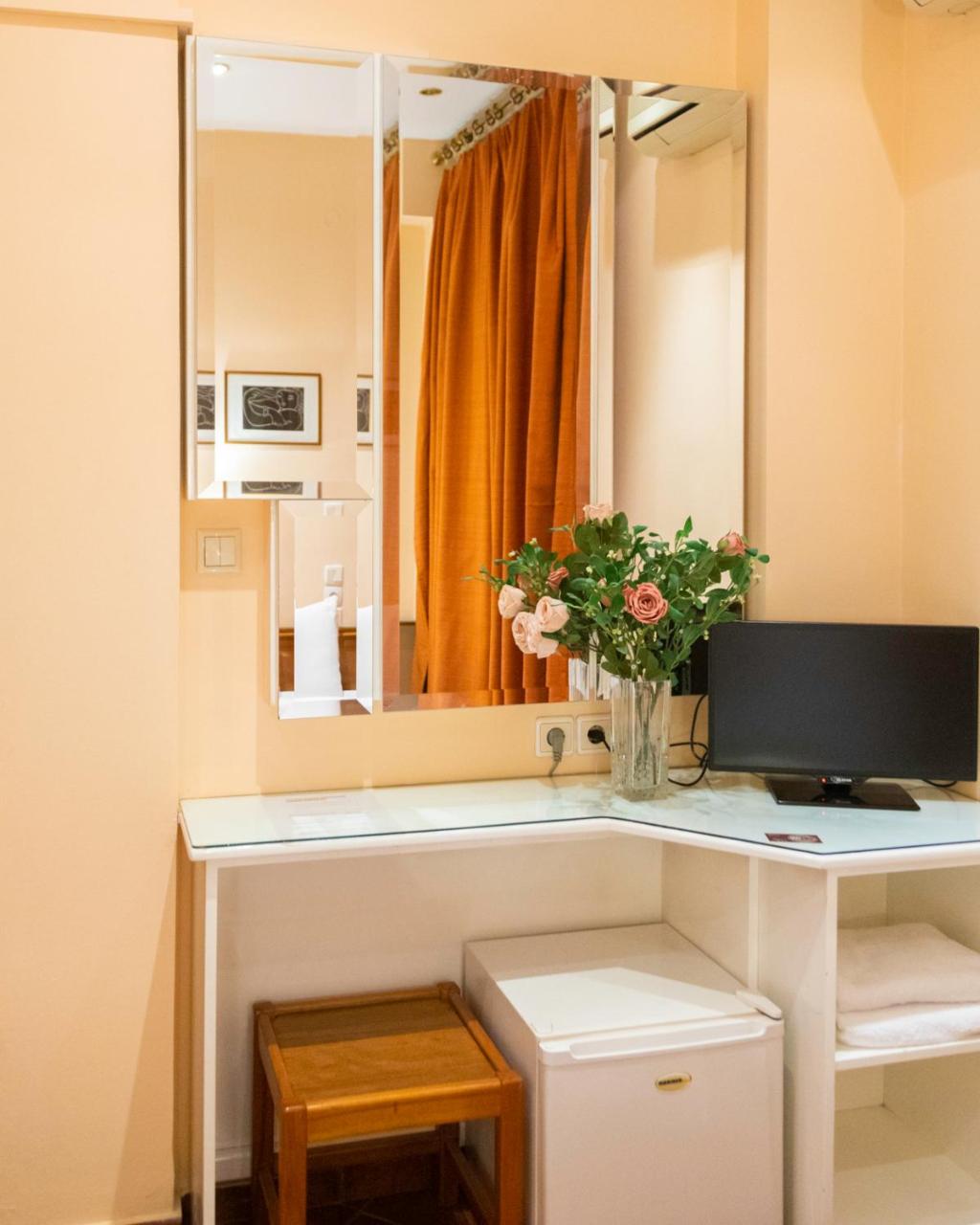 Hotel Avra photo 4
