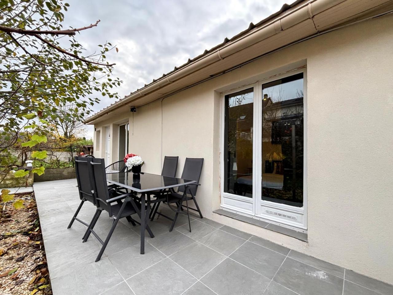 Maison avec Terrasse proche Gare pour Paris et Disneyland - 6 personnes - 5