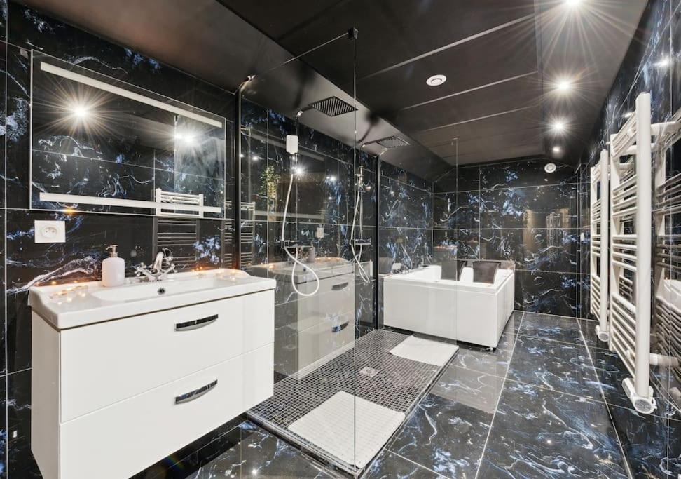 Love Room - Suite avec jacuzzi et sauna privatif - 4